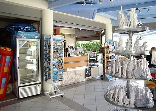 尼瑞埃蒂斯公寓 公寓 *