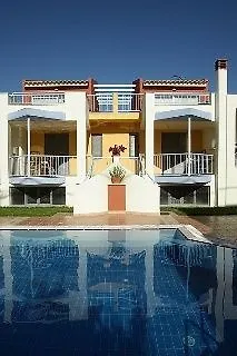 尼瑞埃蒂斯公寓 基帕里夏